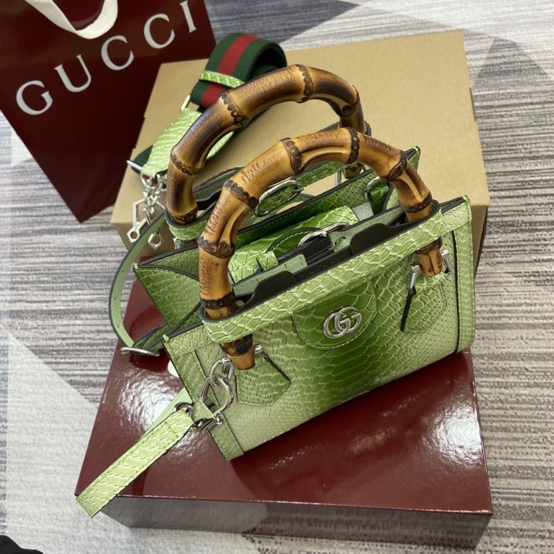 Gvc*1 tote bags